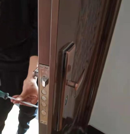 西山上门开锁 换锁 西山本地开锁公司